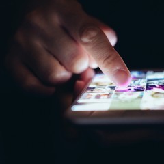 インスタグラムの画像・動画をスマホに保存する方法！通知やバレる事は？のサムネイル